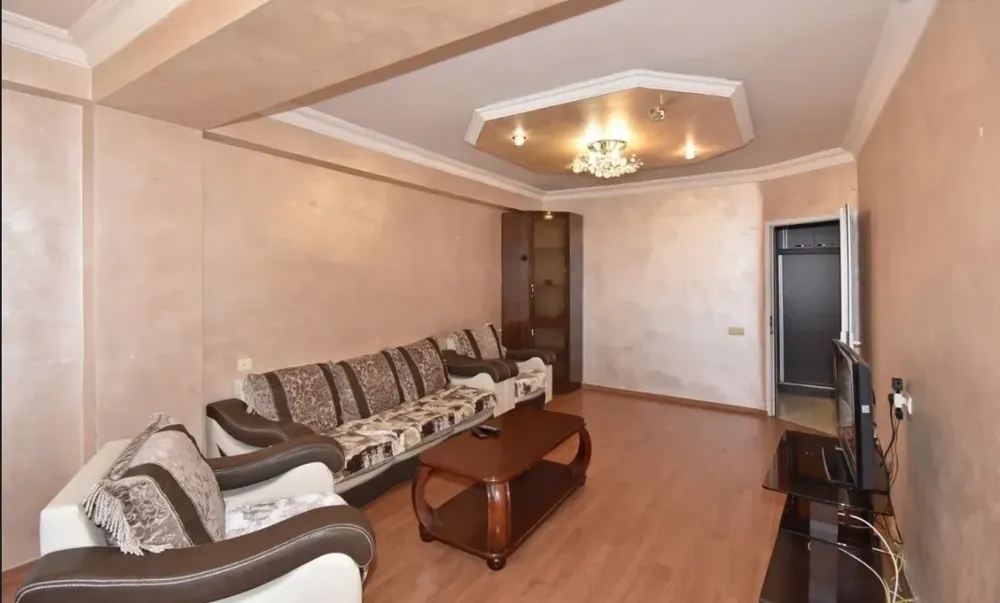 varcov-bnakaran/2-senyakanoc/Mashtots+Ave/Center/Yerevan