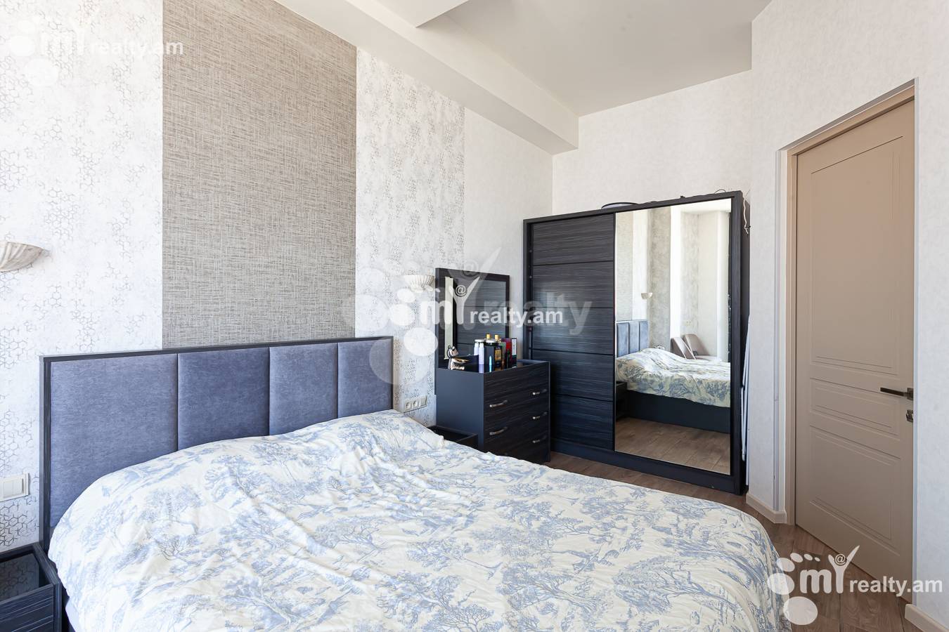 Купить 2 комнатную квартиру Антараин ул, Центр Ереван, 152286