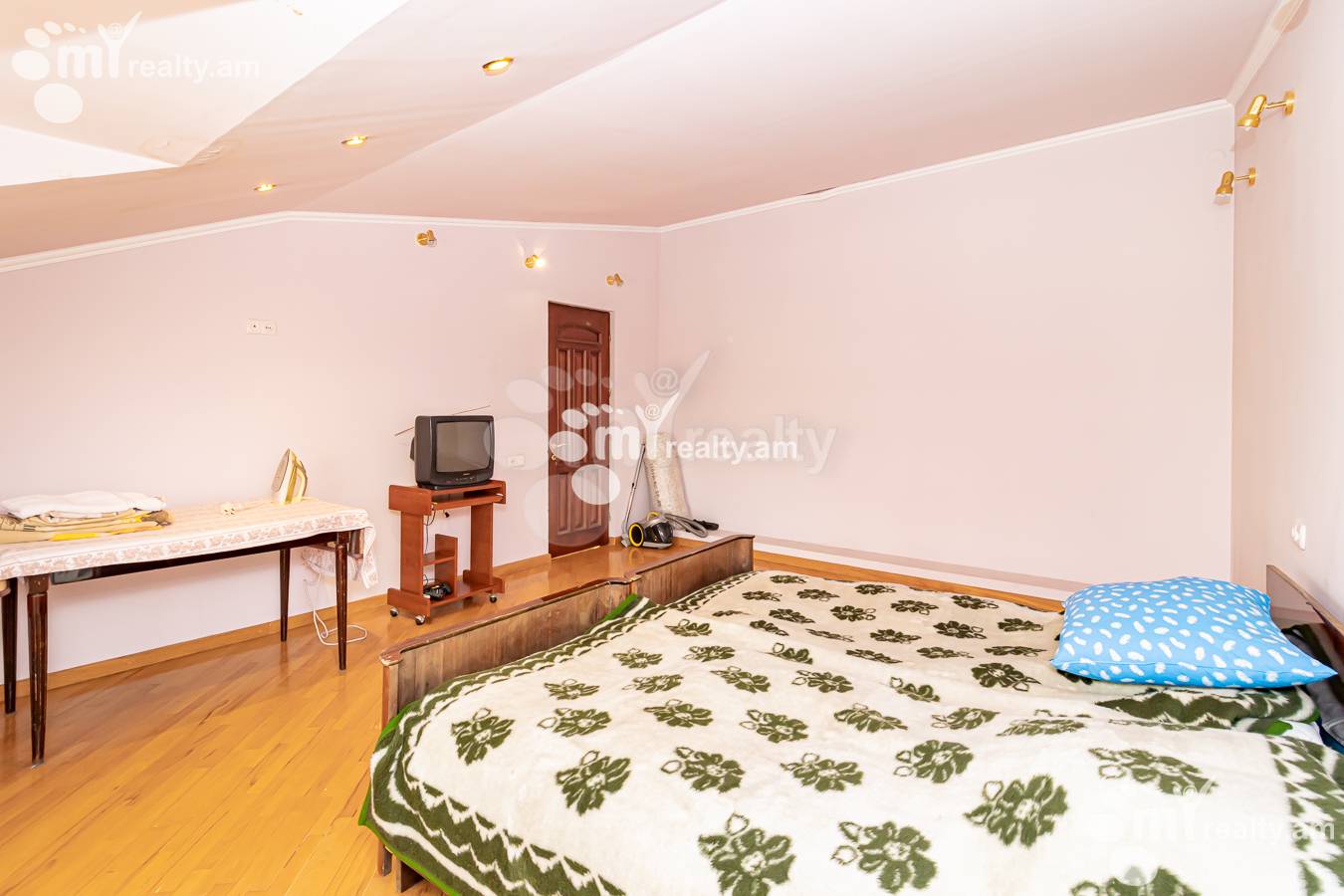 3 սենյականոց բնակարան  Ղազար Փարպեցու փող, Կենտրոն Երևան, 142292