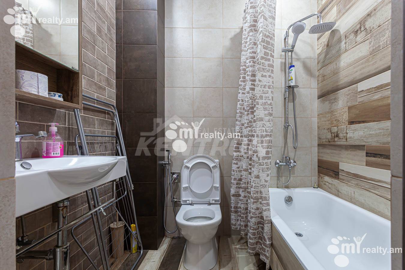 3 bedroom apartment for sale خیابان ماشتوتس, مرکز شهر ایروان, 154496