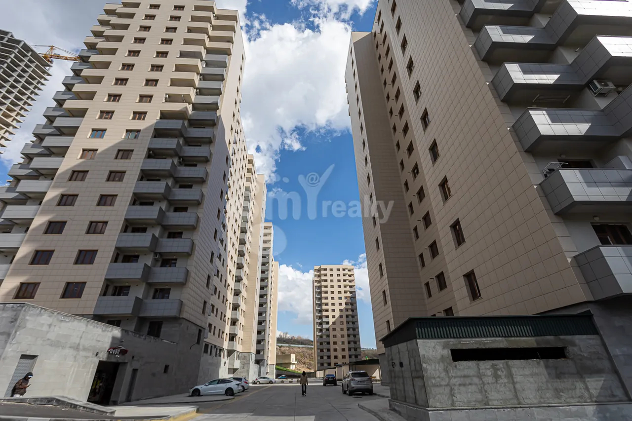 4 սենյականոց բնակարան  Մ․ Մելքոնյան փող, Կենտրոն Երևան, 160108