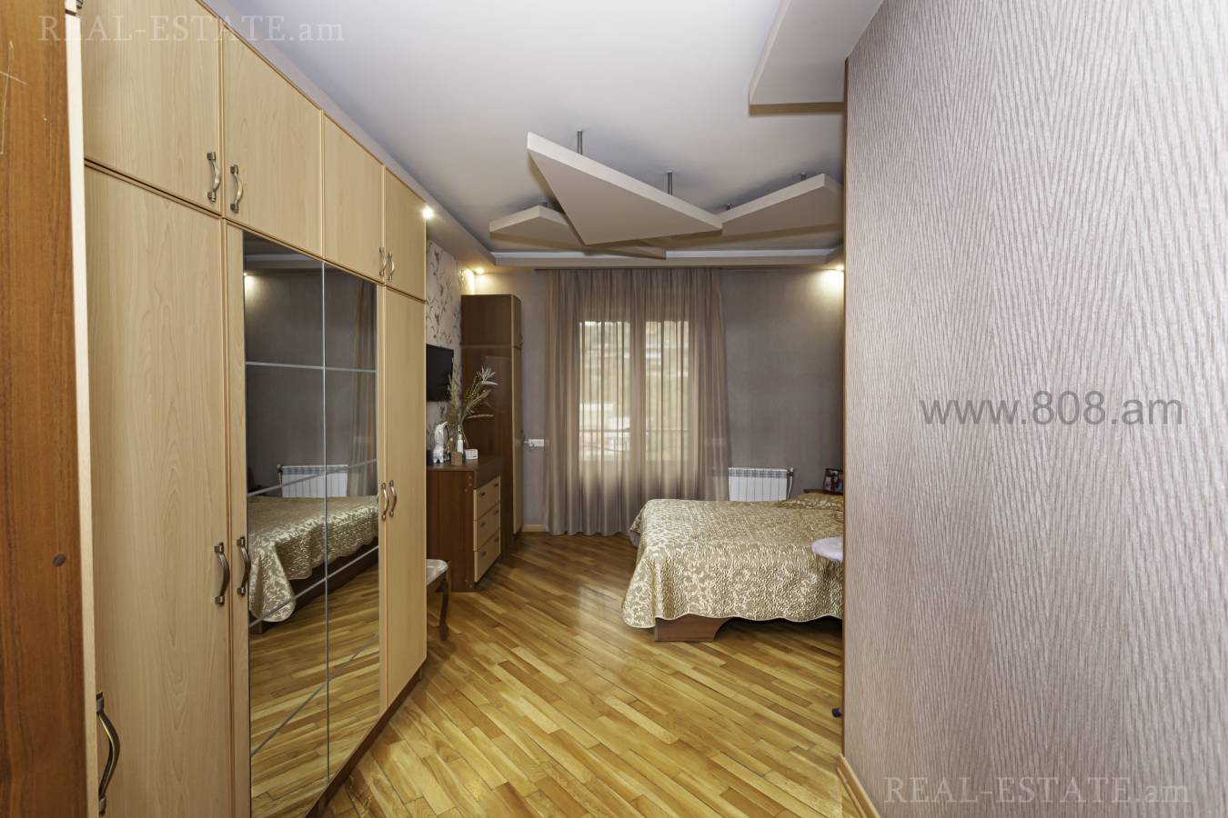 6 սենյականոց բնակարան  Հերացու փող, Կենտրոն Երևան, 137083