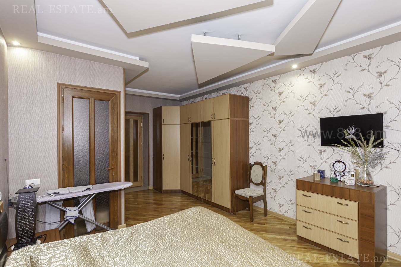 6 սենյականոց բնակարան  Հերացու փող, Կենտրոն Երևան, 137083