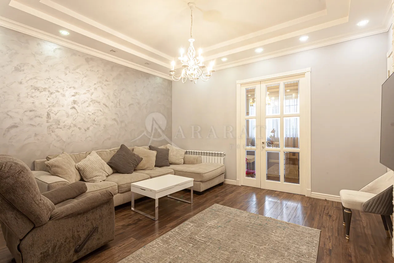 3 bedroom apartment for sale Mashtots Ave, Center Yerevan, 157545