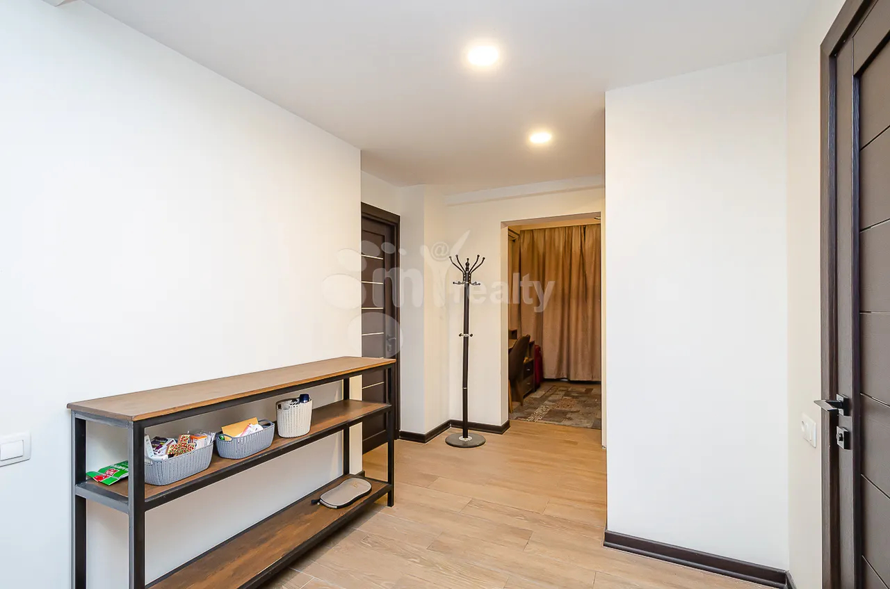 4 bedroom apartment for rent Teryan St, Center Yerevan, 161927