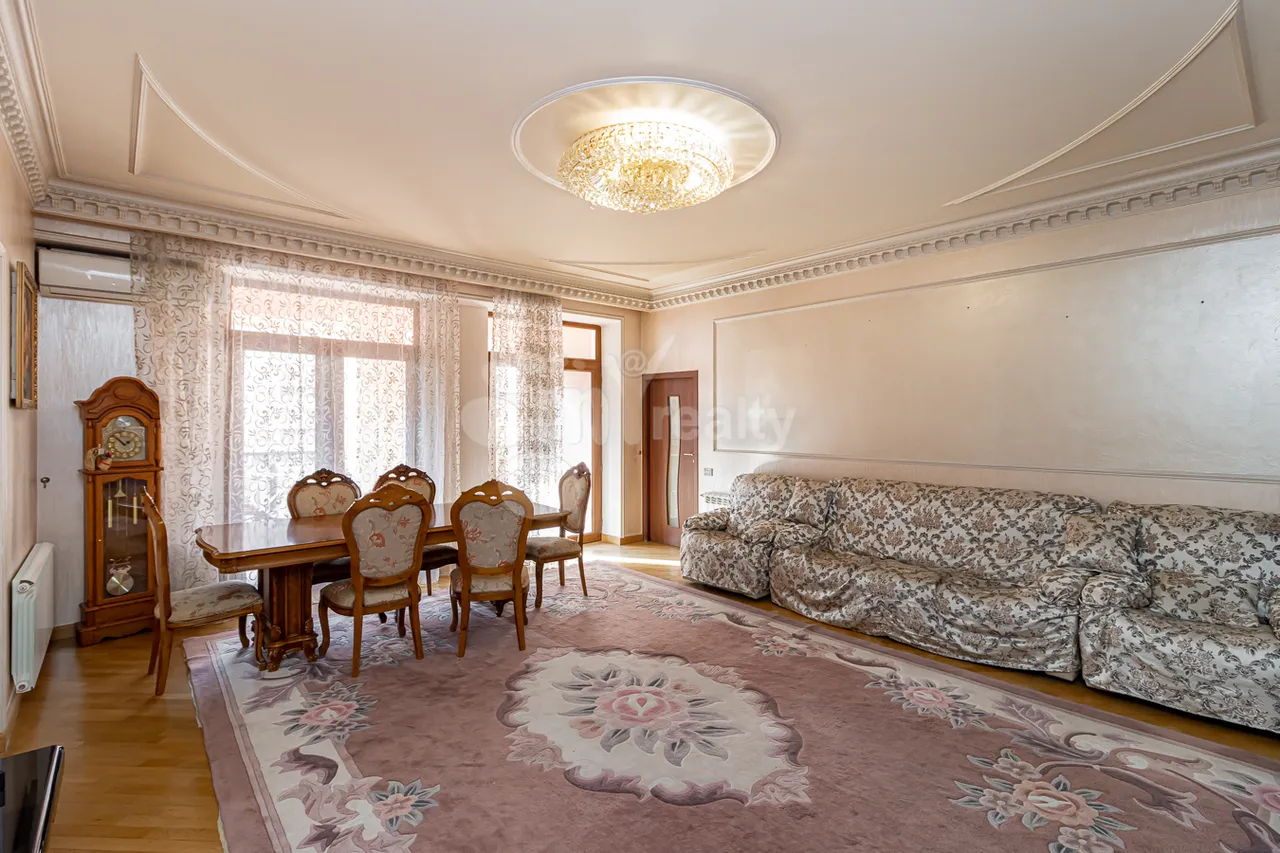 3 bedroom apartment for sale خیابان آرام, مرکز شهر ایروان, 161232