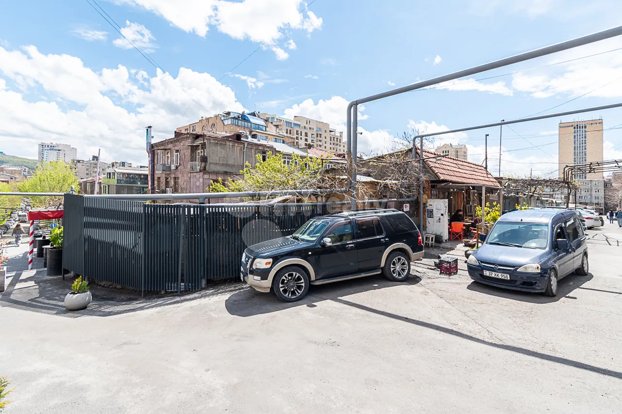 Купить коммерческoе помещение Сарян ул, Центр Ереван, 160253