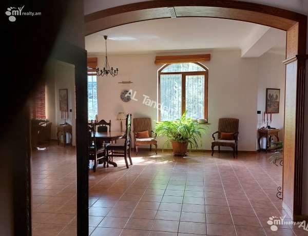 arandznatun-vacharq-Yerevan-Avan