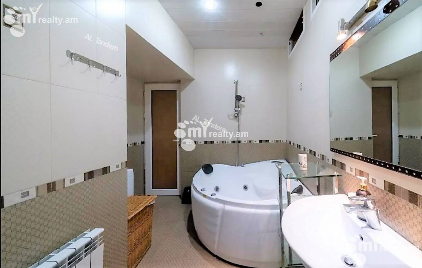 4 bedroom apartment for rent Teryan St, Center Yerevan, 134185