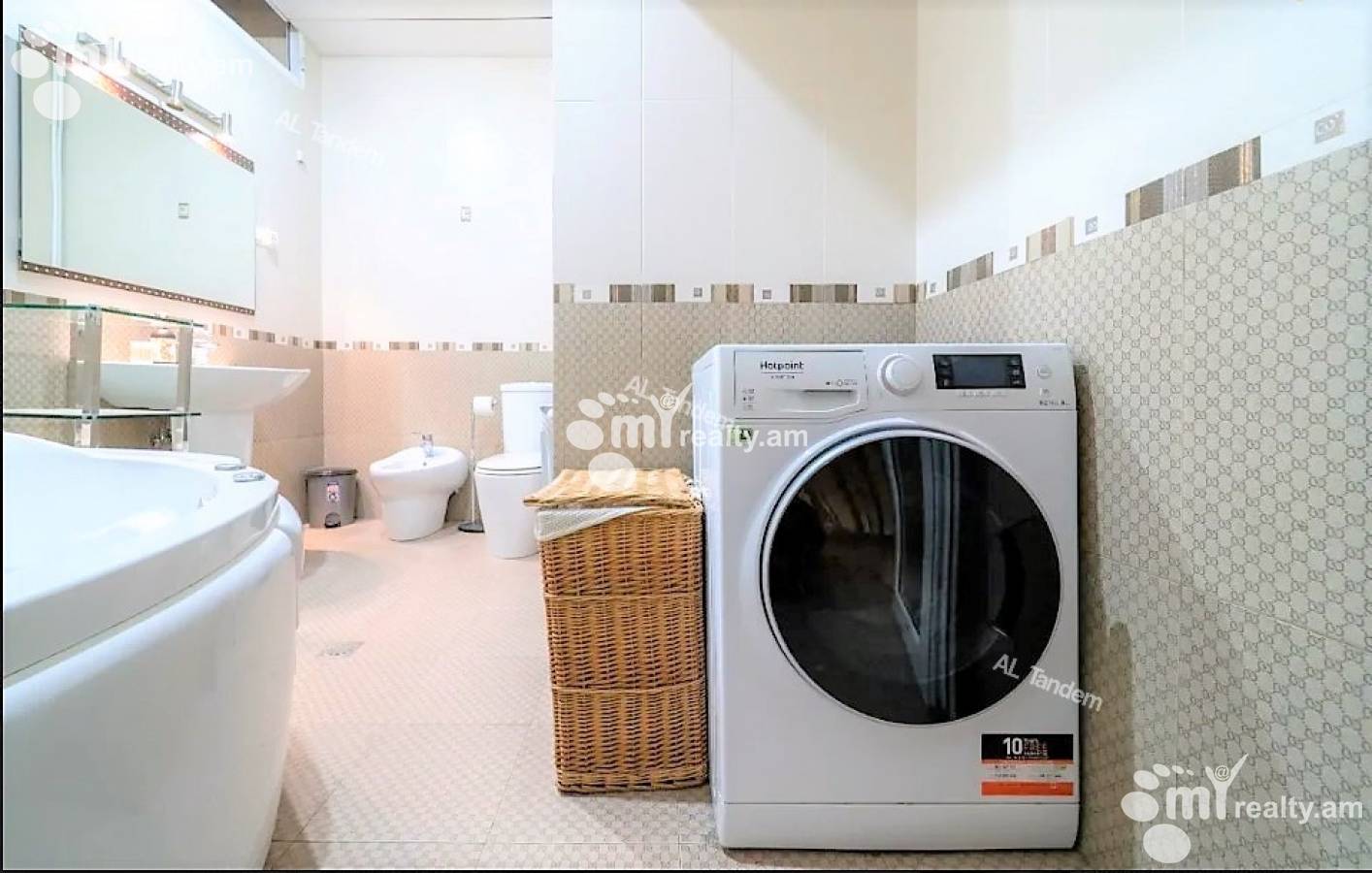 4 bedroom apartment for rent Teryan St, Center Yerevan, 134185