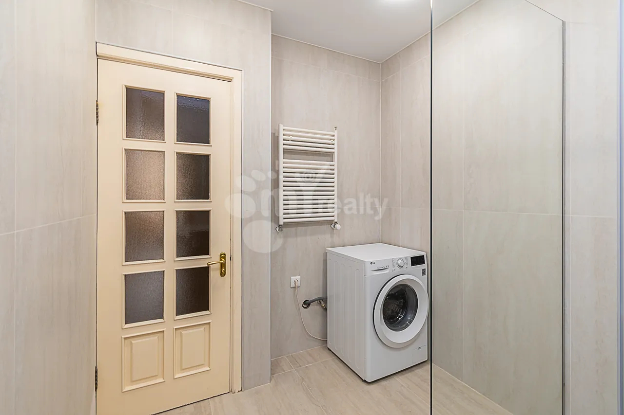 3 bedroom apartment for rent Moskovyan St, Center Yerevan, 161727