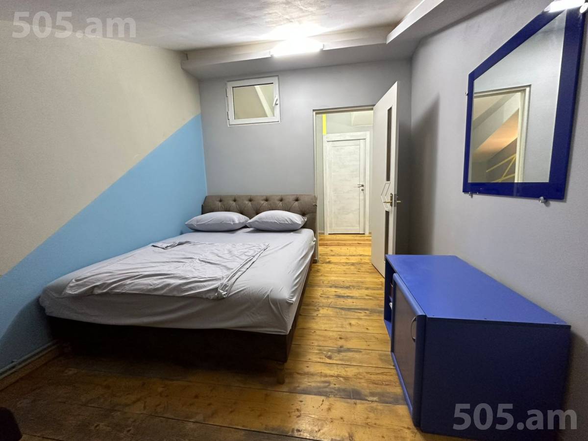 4 սենյականոց բնակարան  Հանրապետության փող, Կենտրոն Երևան, 154152