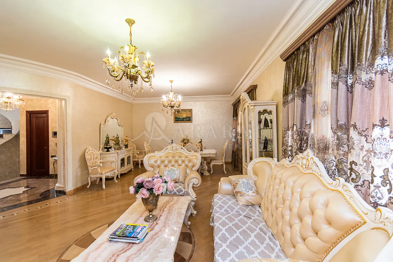 House for sale خیابان مامیکونیانتس, عربگیر ایروان, 161986