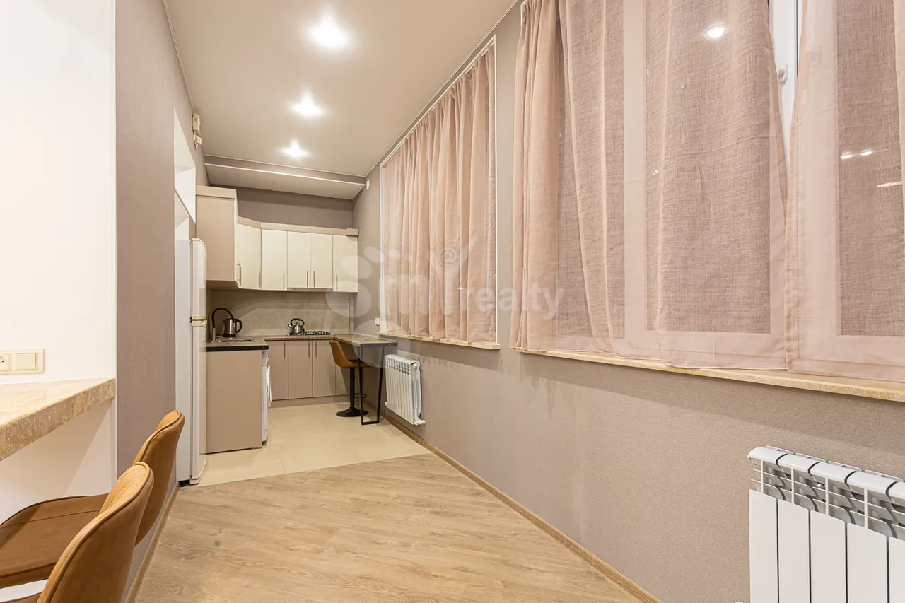 3 bedroom apartment for rent Saryan St, Center Yerevan, 158711