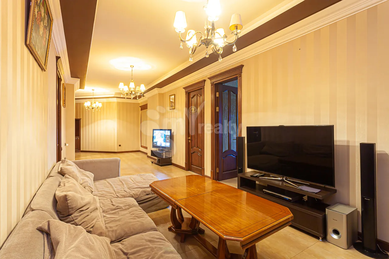 4 bedroom apartment for rent Vardanants St, Center Yerevan, 161364