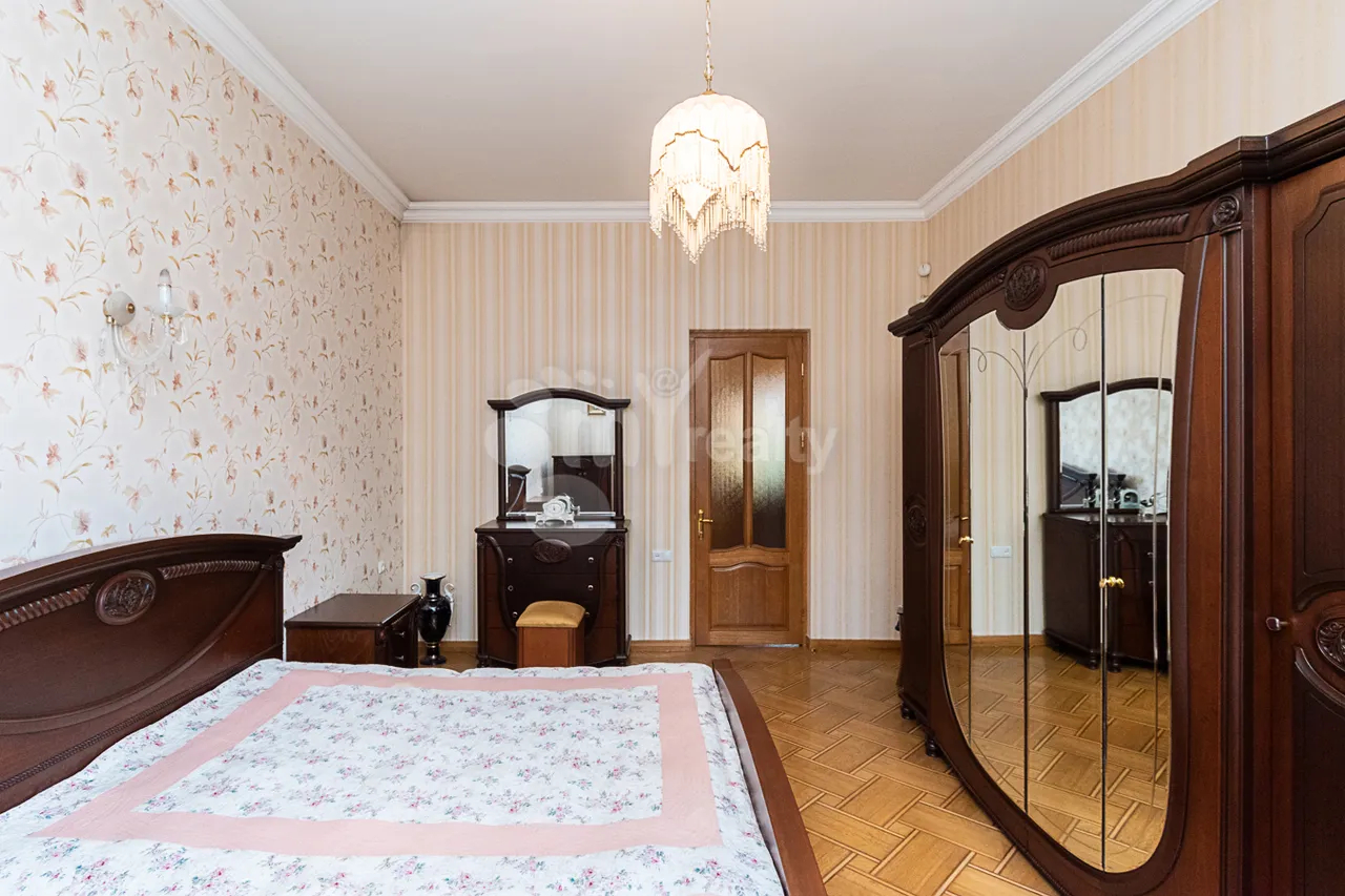 5 bedroom apartment for sale خیابان نعلبندیان, مرکز شهر ایروان, 160686