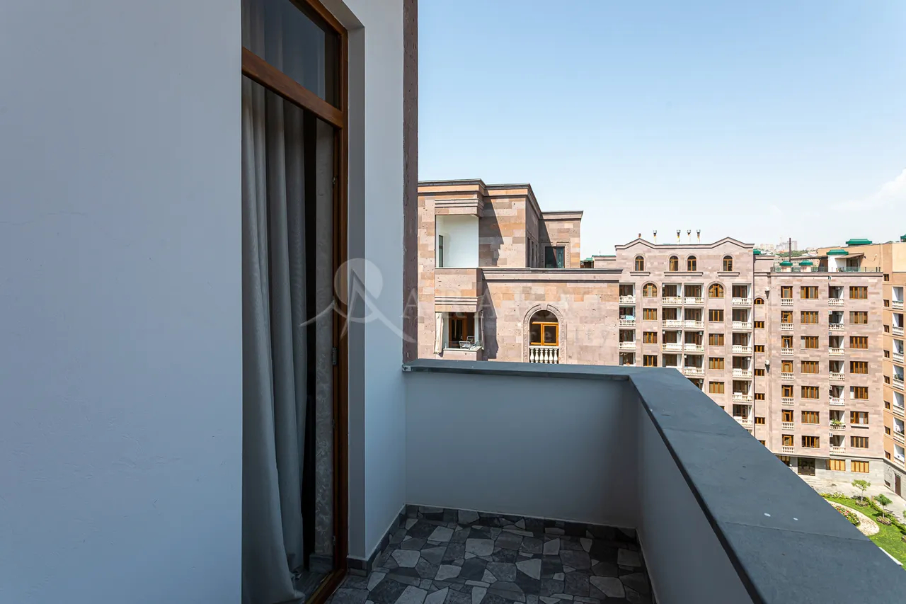 4 bedroom apartment for sale خیابان آدونس, عربگیر ایروان, 159645