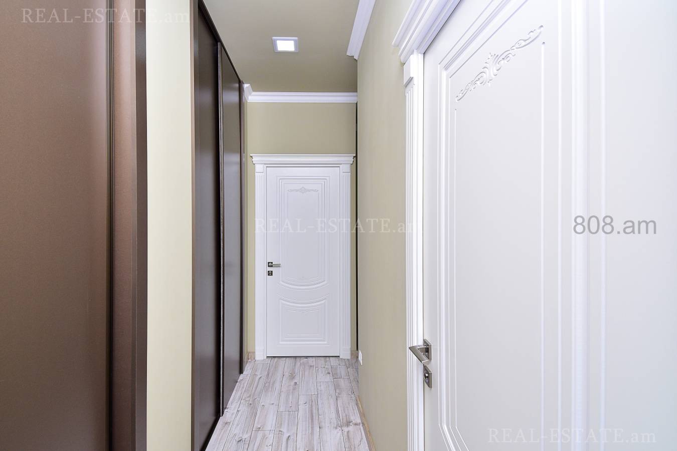 Купить 4 комнатную квартиру Лер. Камсар ул, Центр Ереван, 127317