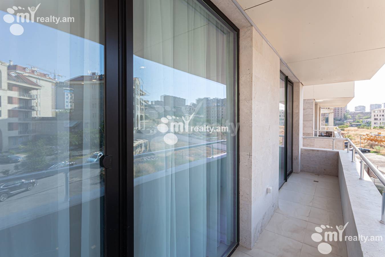 Купить 3 комнатную квартиру Антараин ул Г. Эмина, Центр Ереван, 152074