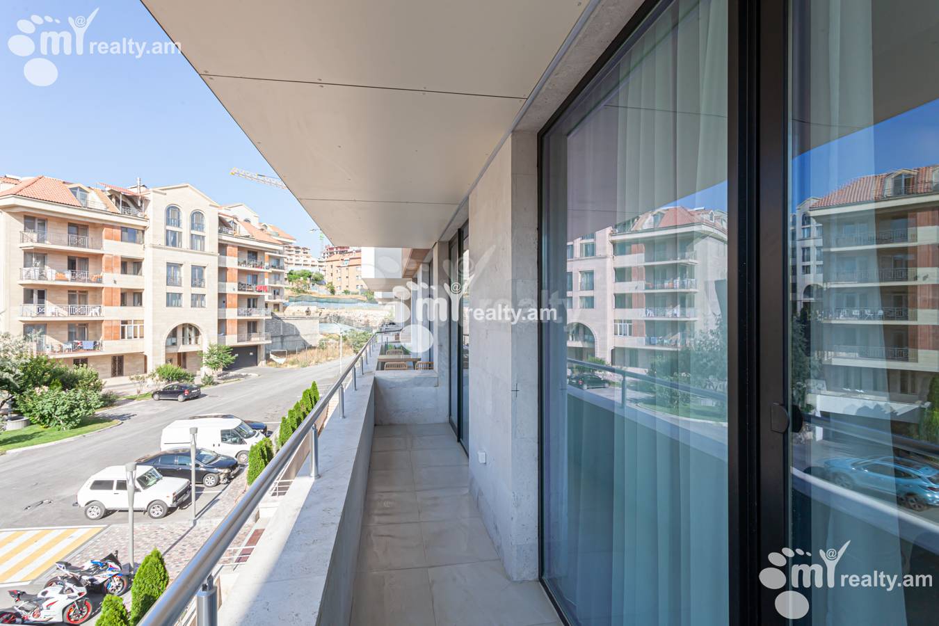 Купить 3 комнатную квартиру Антараин ул Г. Эмина, Центр Ереван, 152074