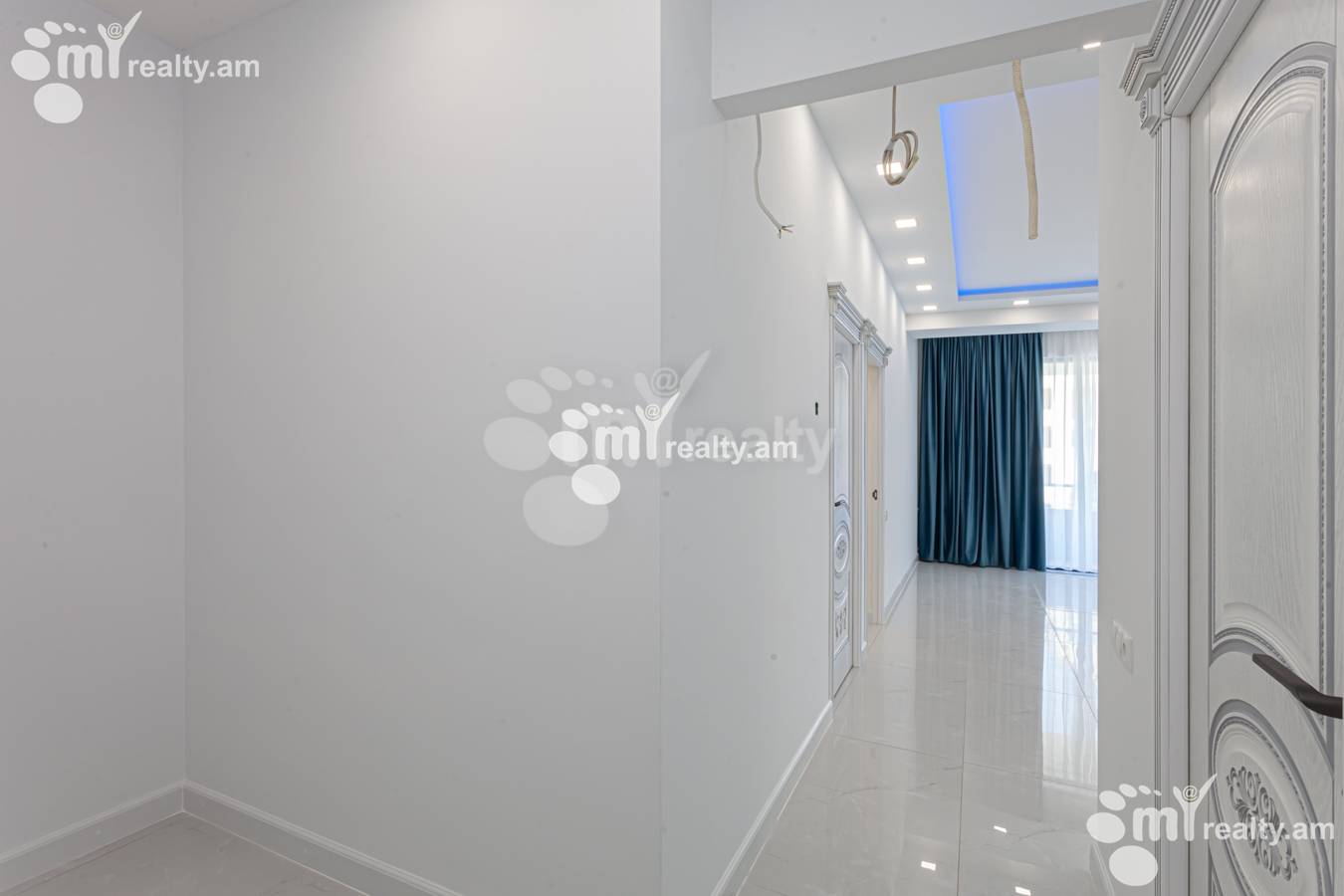 Купить 3 комнатную квартиру Антараин ул Г. Эмина, Центр Ереван, 152074