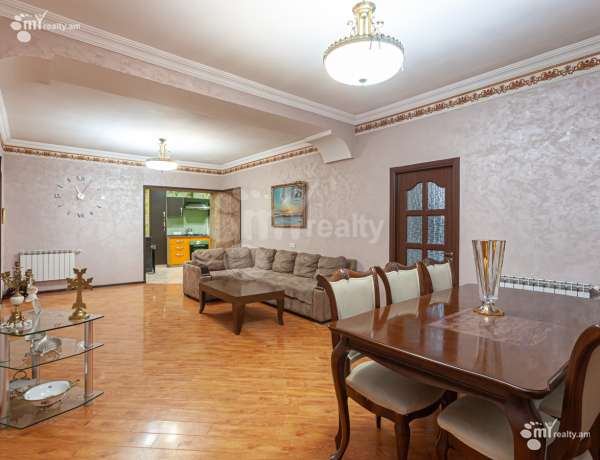 arandznatun-vacharq-Yerevan-Erebuni