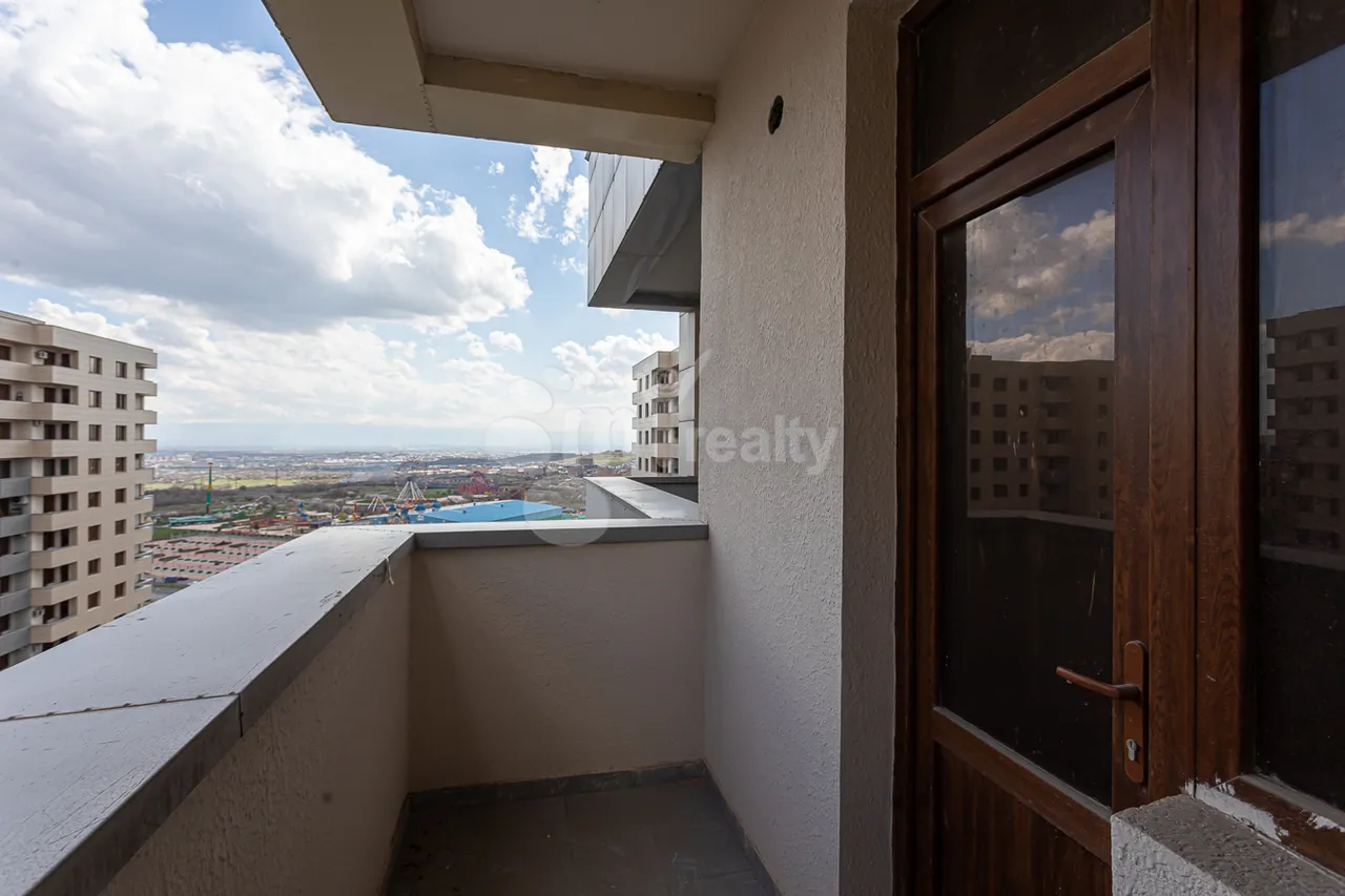 4 սենյականոց բնակարան  Մ․ Մելքոնյան փող, Կենտրոն Երևան, 160108