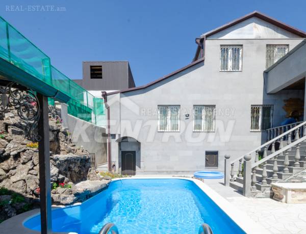 arandznatun-vacharq-Yerevan-Kanaqer-Zeytun