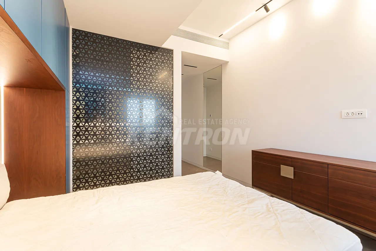 4 սենյականոց բնակարան  Պուշկինի փող, Կենտրոն Երևան, 157580