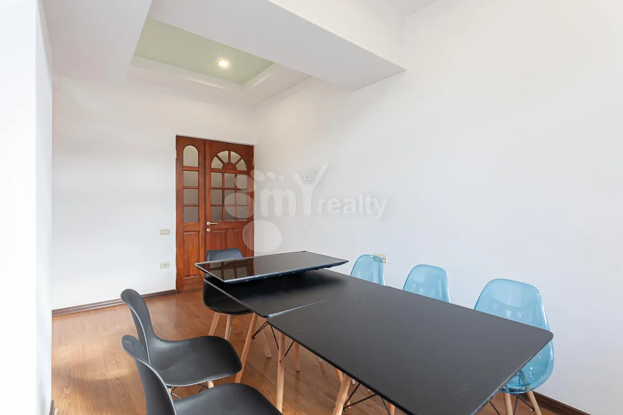 3 bedroom apartment for sale rue d'Abovyan, Center Yerevan, 157552