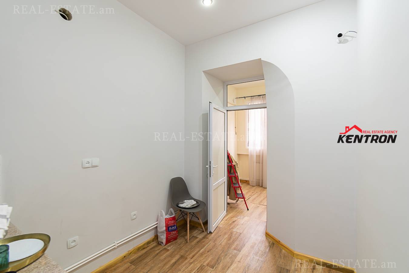 Купить 2 комнатную квартиру Хазар Парпеци ул, Центр Ереван, 131126