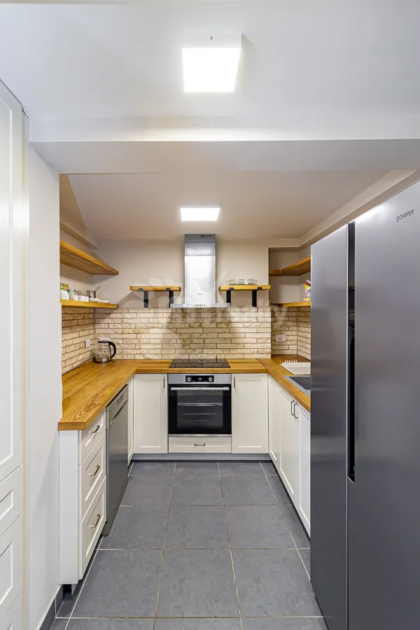 3 bedroom apartment for rent Antarayin St, Center Yerevan, 161496