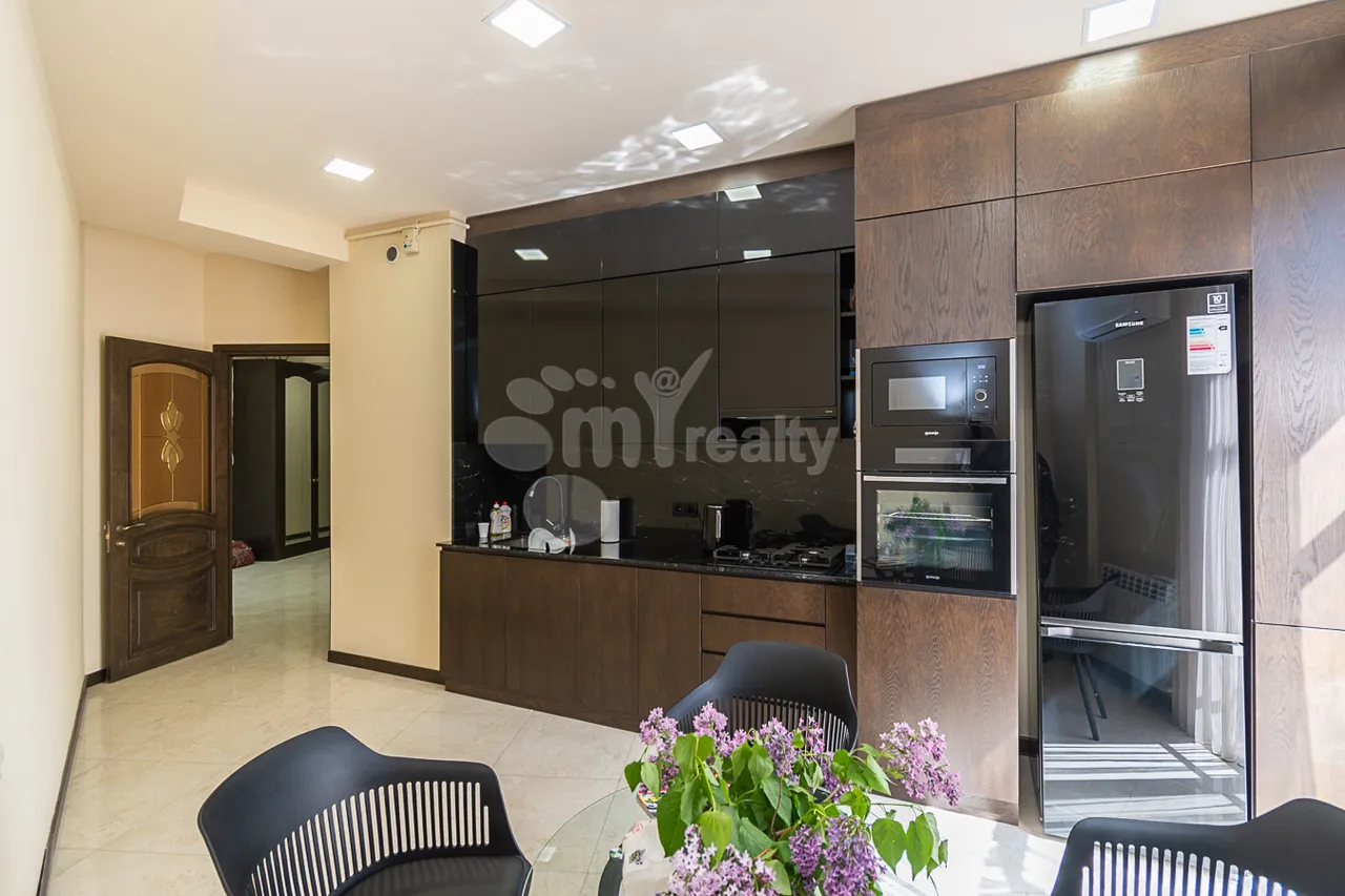 3 bedroom apartment for sale خیابان آنتارایین, مرکز شهر ایروان, 160385
