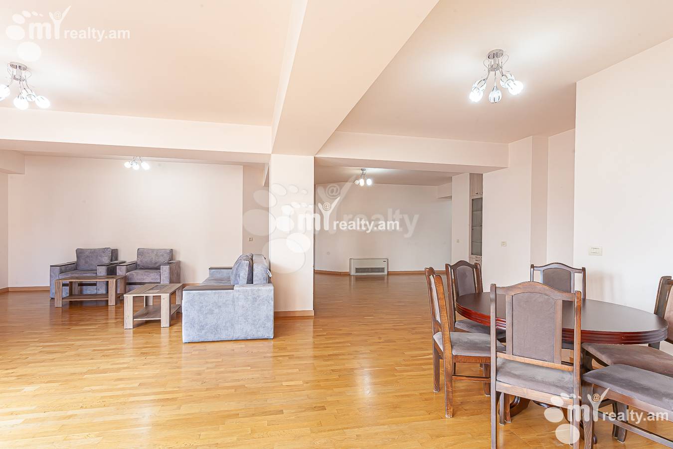 4 սենյականոց բնակարան  Լեոի փող, Կենտրոն Երևան, 153427