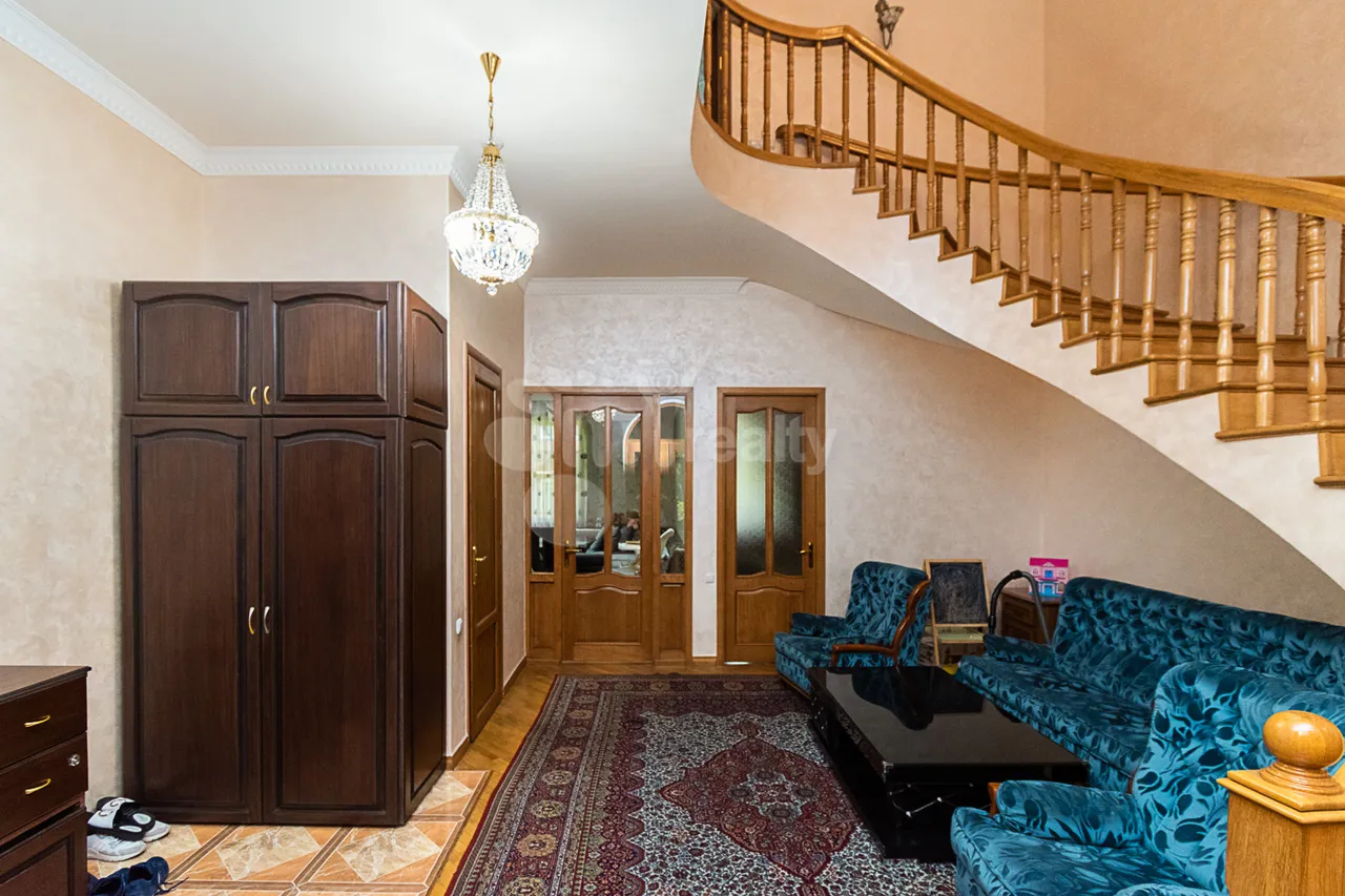 5 bedroom apartment for sale خیابان نعلبندیان, مرکز شهر ایروان, 160686