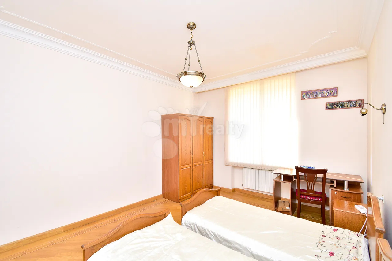 3 bedroom apartment for rent Tamanyan St, Center Yerevan, 160503
