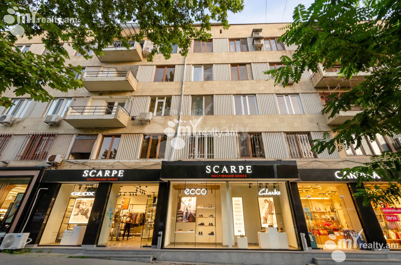 Купить 1 комнатную квартиру Абовян ул, Центр Ереван, 142189