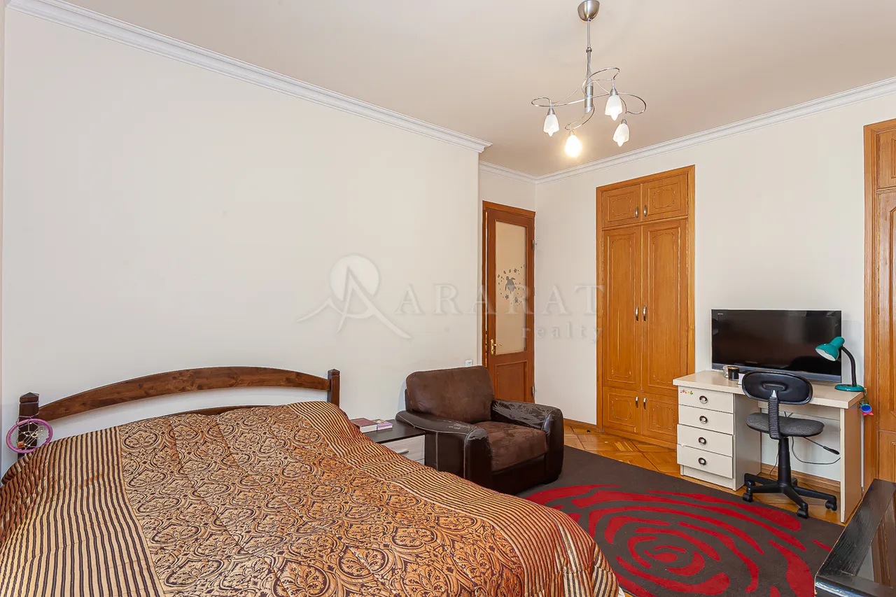 3 bedroom apartment for sale خیابان پوشکین, مرکز شهر ایروان, 158495