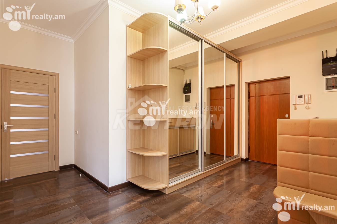 3 սենյականոց բնակարան վարձով Արամի փող, Կենտրոն Երևան, 156057