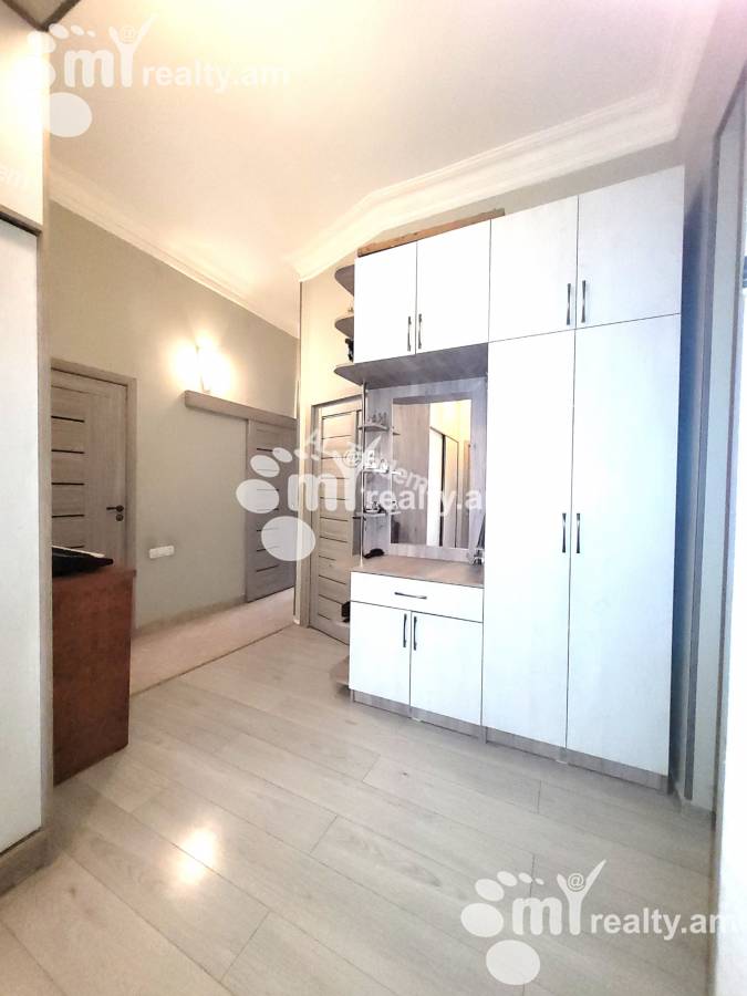 3 bedroom apartment for rent Mashtots Ave, Center Yerevan, 142134