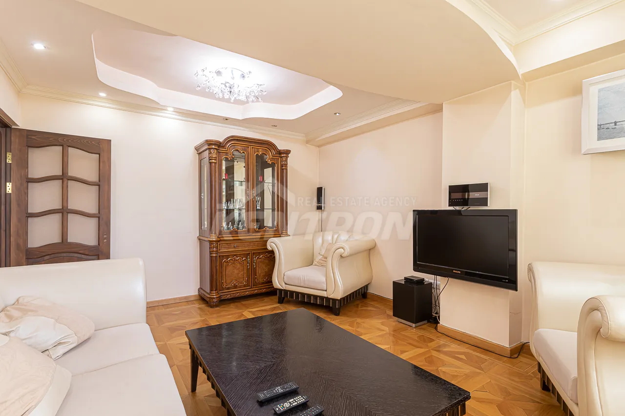 Снять 2 комнатную квартиру Сарян ул, Центр Ереван, 158912