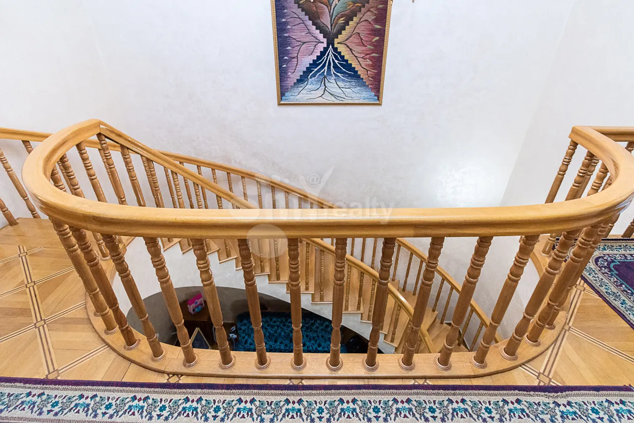 5 bedroom apartment for sale خیابان نعلبندیان, مرکز شهر ایروان, 160686