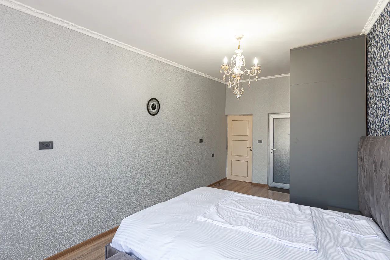 4 bedroom apartment for rent خیابان یِکمالیان, مرکز شهر ایروان, 159757