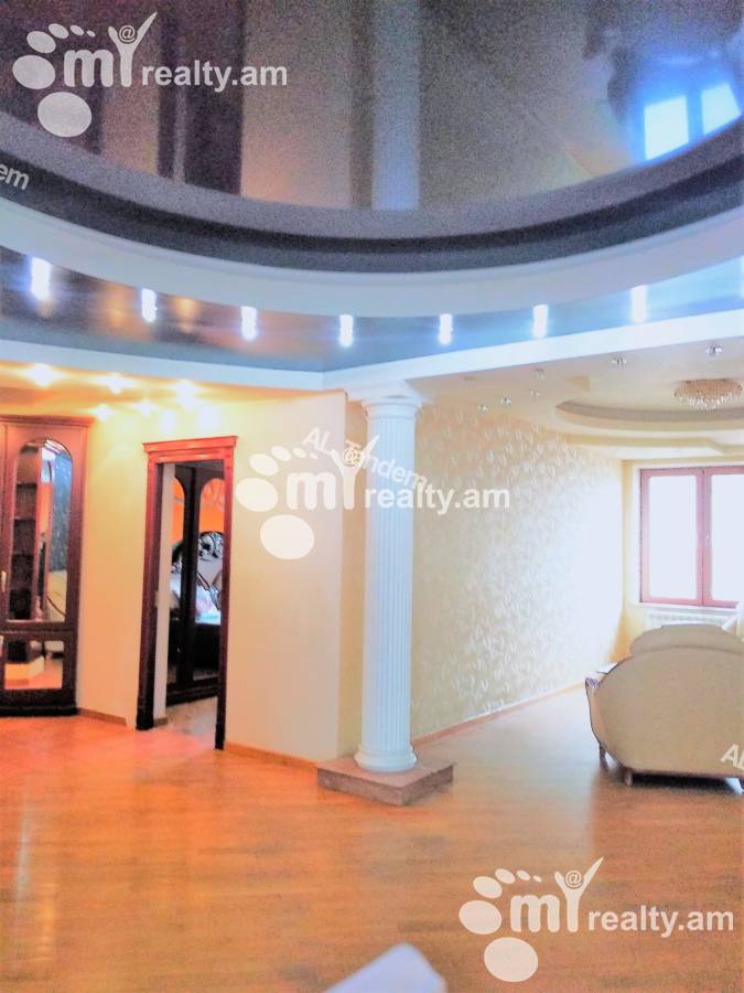 Купить 4 комнатную квартиру Саят-Нова пр, Центр Ереван, 125725