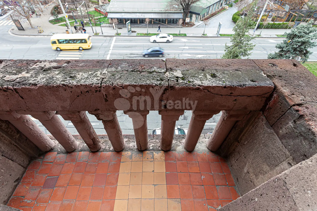 5 bedroom apartment for rent Teryan St, Center Yerevan, 158100