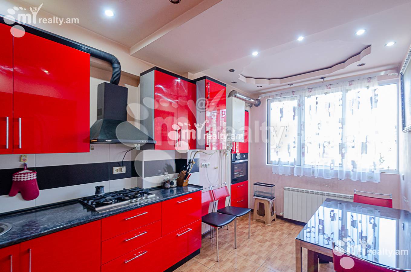 Купить 3 комнатную квартиру М.Хоренаци ул, Центр Ереван, 136398