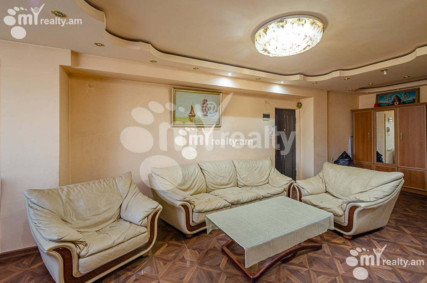 Купить 3 комнатную квартиру М.Хоренаци ул, Центр Ереван, 136398