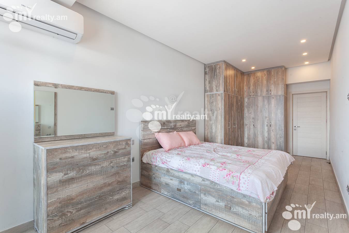 3 bedroom apartment for rent Tsitsernakaberd Highway, Center Yerevan, 148665