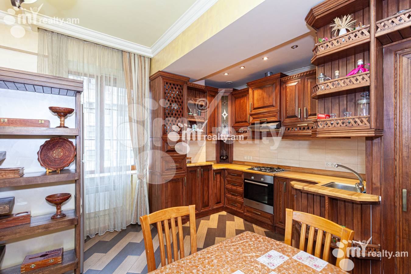 Снять 3 комнатную квартиру Мгер Мкртчян ул, Центр Ереван, 135041