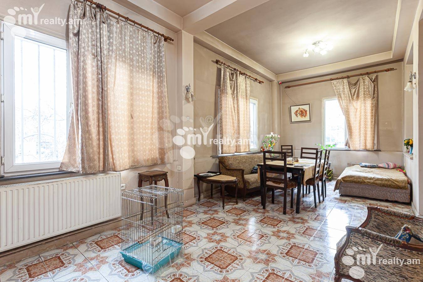 3 bedroom apartment for sale Tpagrichner St, Center Yerevan, 155196